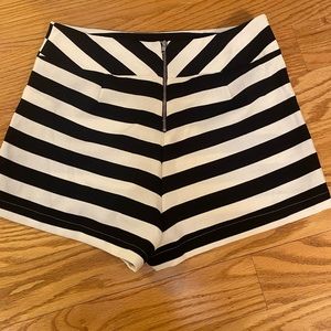 Everly striped shorts